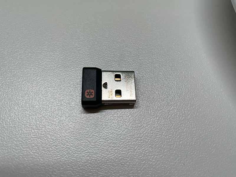 USB接続のレシーバーの写真