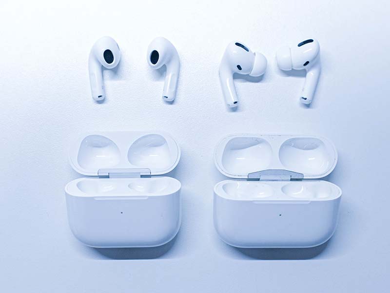AirPods 3とAirPods Proを並べた写真