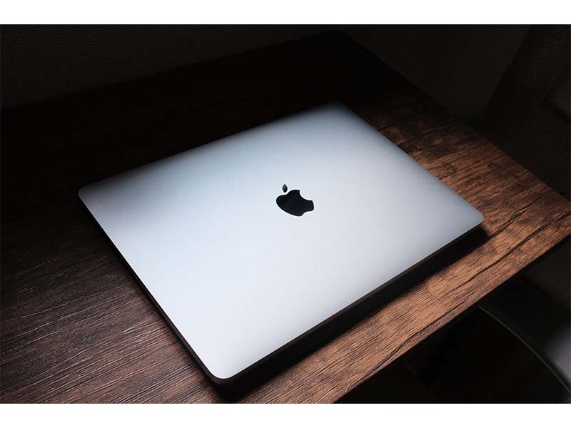 M1チップ搭載のMacBook Airの写真