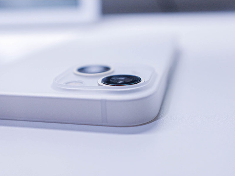 「THE FROST AIR」を装着したiPhone 13 miniの写真