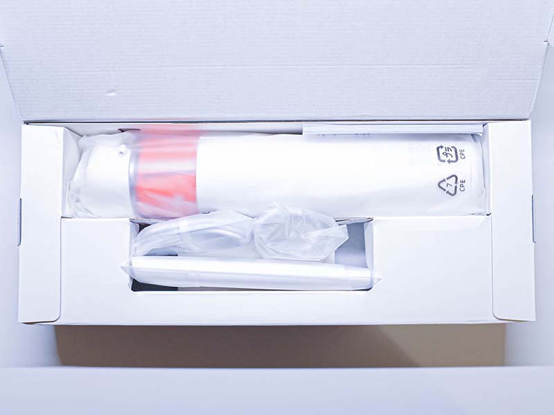 Xiaomi Miハンディクリーナーミニの箱を開封した写真