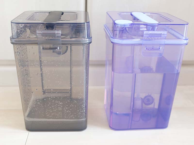 洗浄用の水と排水の比較写真