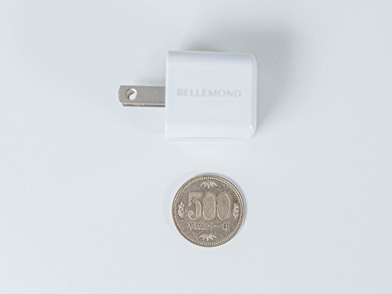 Ultra Mini 30Wと500円玉のサイズ比較写真