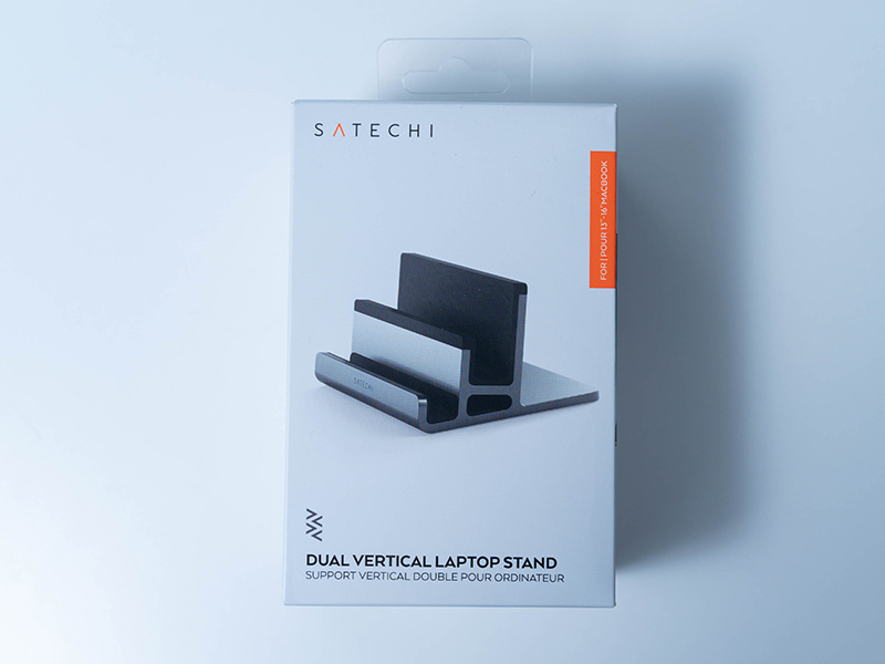 Satechi デュアル バーティカル アルミニウム スタンドのパッケージ