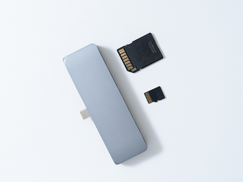 Satechiの「USB-C モバイル Pro SD ハブ 6-in-1」