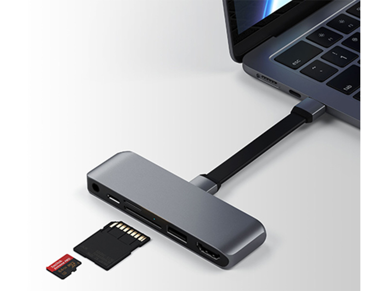 Satechiの「USB-C モバイル Pro SD ハブ 6-in-1」