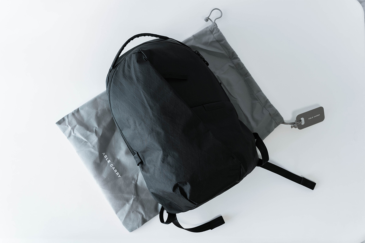 Able Carry Thirteen Daybag 2024 レビュー ミニマルなデザインが魅力の多機能バックパック