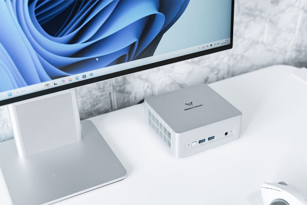 MINISFORUM UM760 Plus レビュー