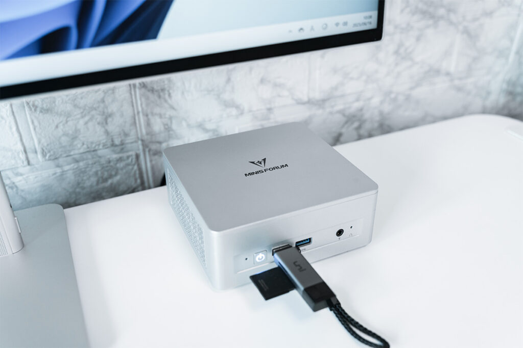 MINISFORUM UM760 Plus レビュー