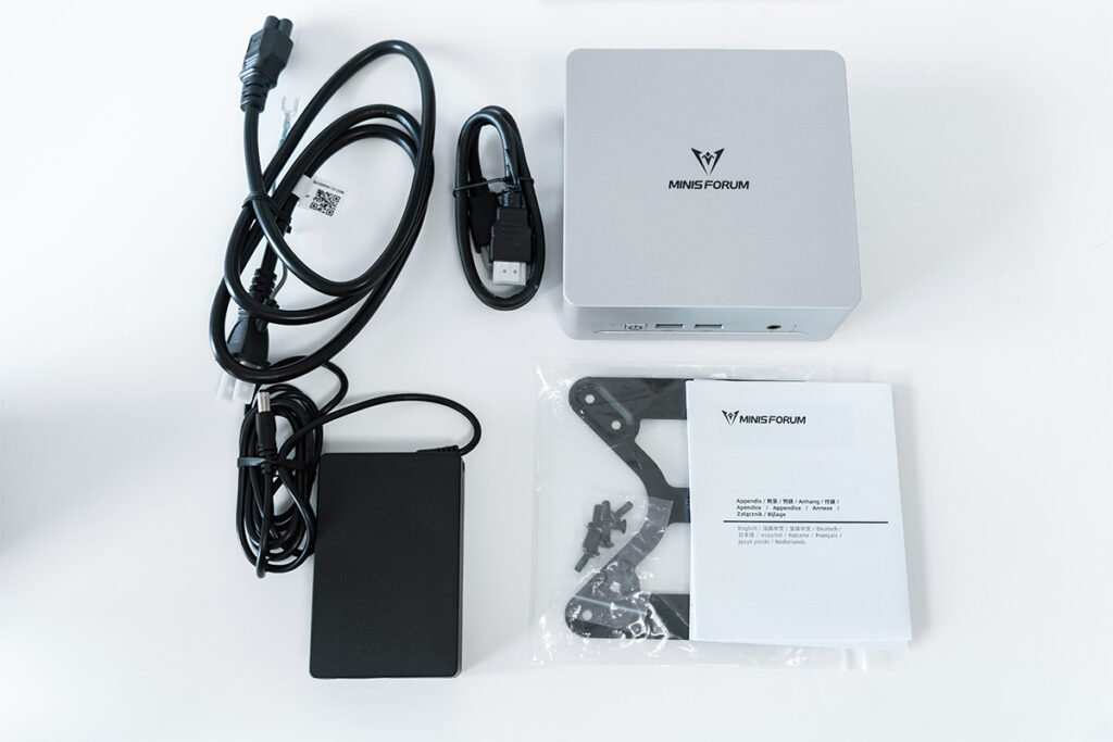 MINISFORUM UM760 Plus レビュー