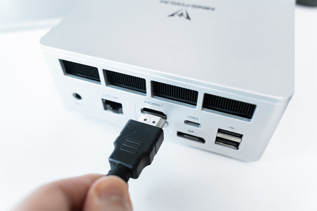 MINISFORUM UM760 Plus レビュー