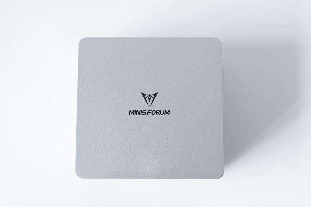 MINISFORUM UM760 Plus レビュー