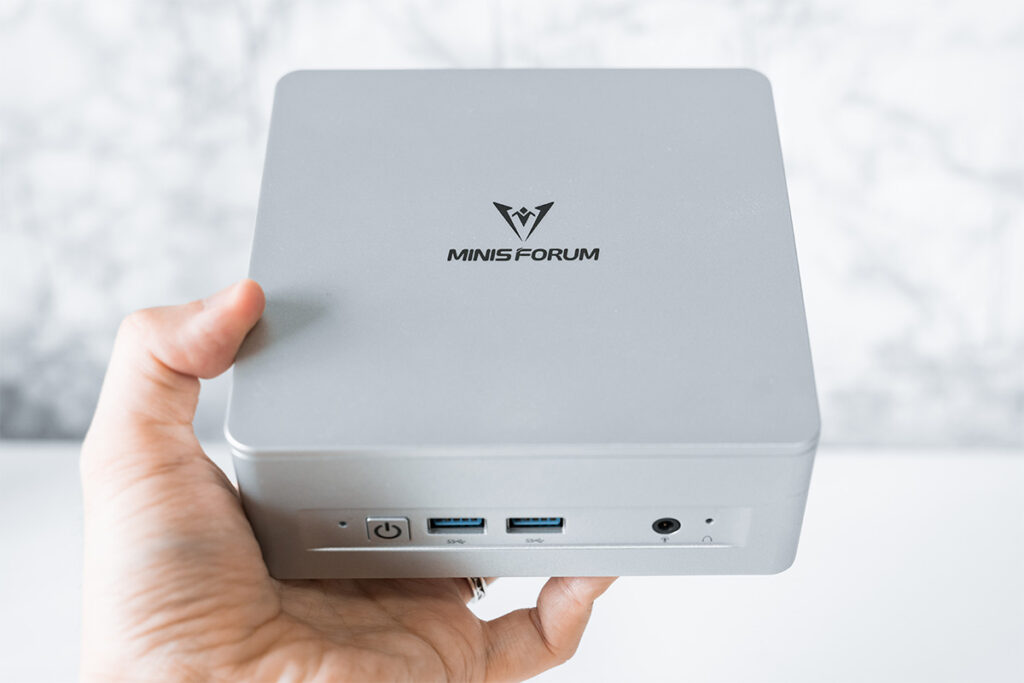 MINISFORUM UM760 Plus レビュー