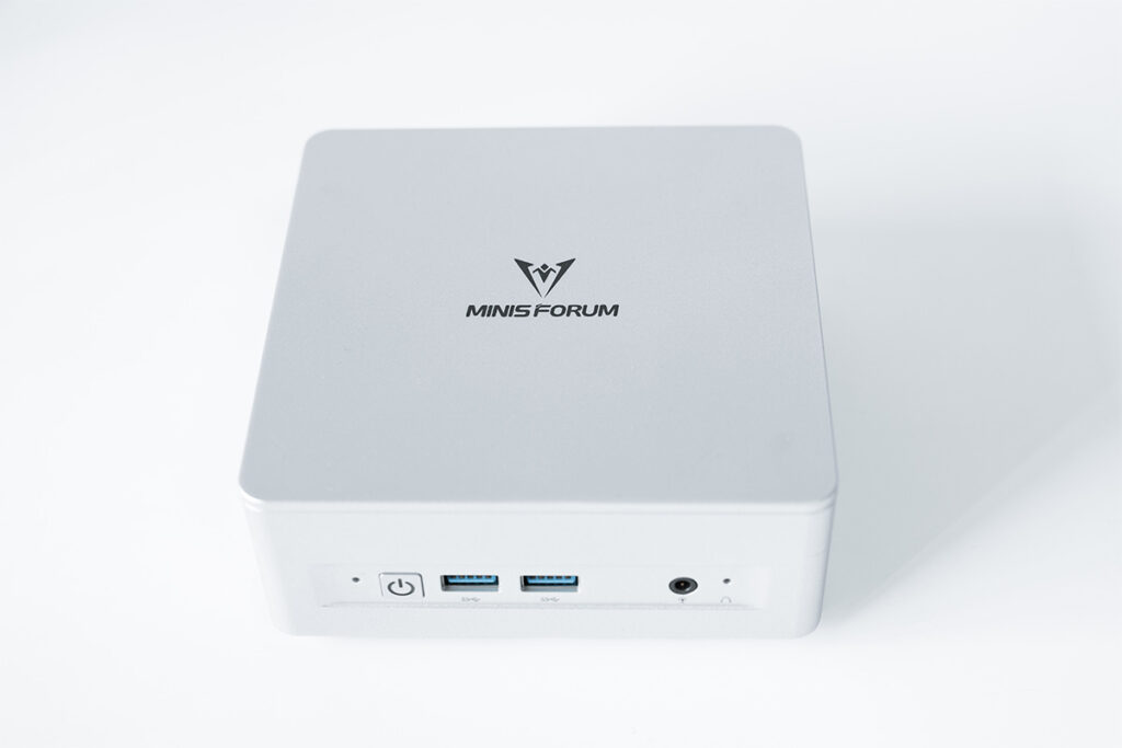 MINISFORUM UM760 Plus レビュー