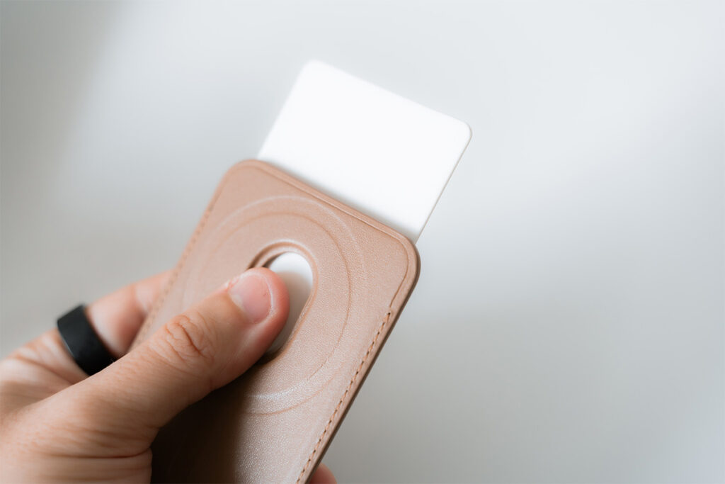 Pitaka Magnetic Woven Wallet AirPods Proケース レビュー