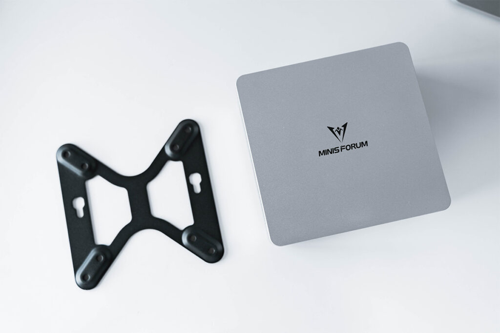 MINISFORUM UM750L Slim レビュー