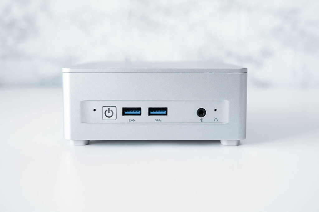 MINISFORUM UM750L Slim レビュー