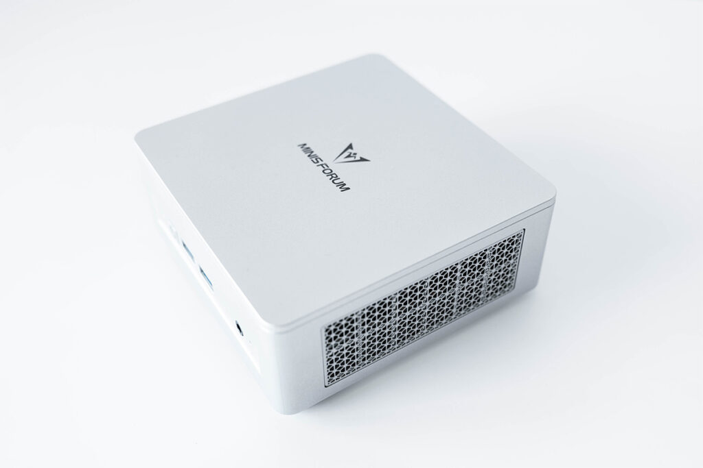 MINISFORUM UM750L Slim レビュー