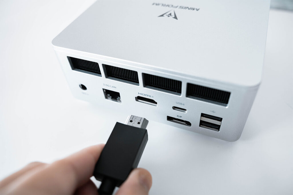 MINISFORUM UM750L Slim レビュー